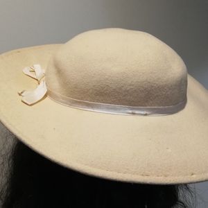 Lancaster 💯 percent woman's wool hat